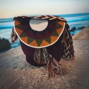 NWT Wuitusu Kaia Large Handmade Crochet Wayuu Bag with Lid Burgundy Maroon
